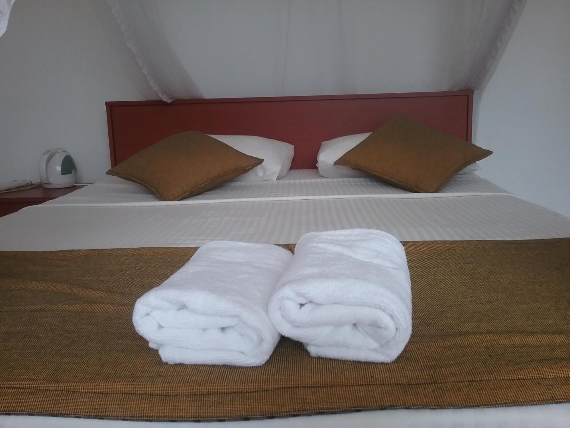 Bed and Breakfast Ella Floating View Exterior foto