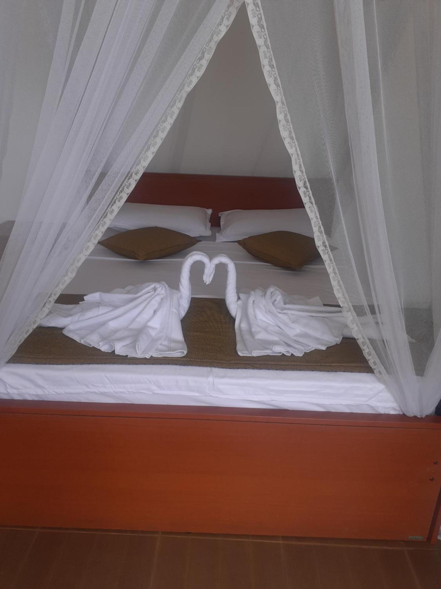Bed and Breakfast Ella Floating View Exterior foto